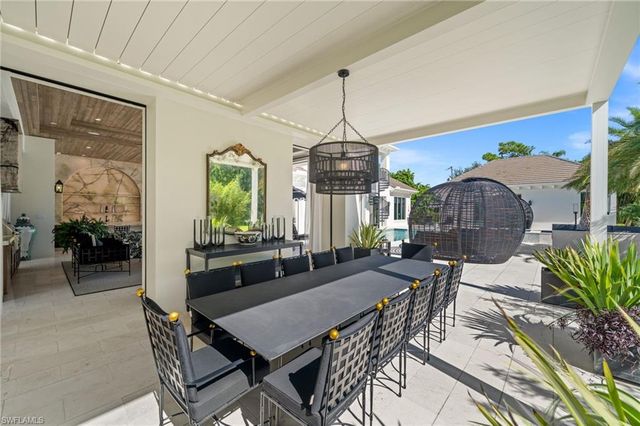 142 Eugenia DR, Naples, FL 34108