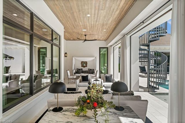 142 Eugenia DR, Naples, FL 34108