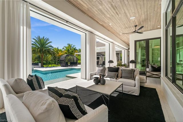 142 Eugenia DR, Naples, FL 34108