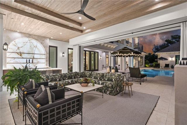 142 Eugenia DR, Naples, FL 34108