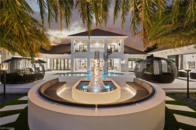 142 Eugenia DR, Naples, FL 34108