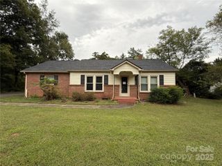 206 11th Street NE, Hildebran, NC 28637