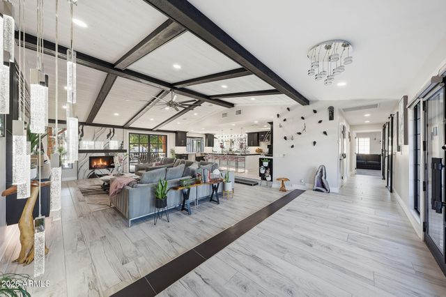 9026 N 67TH Street, Paradise Valley, AZ 85253