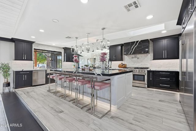 9026 N 67TH Street, Paradise Valley, AZ 85253