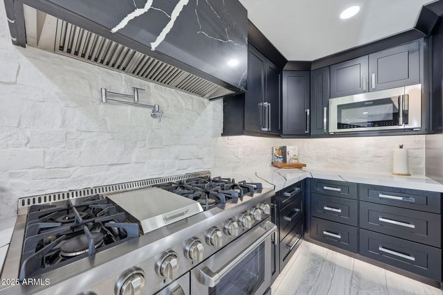 9026 N 67TH Street, Paradise Valley, AZ 85253