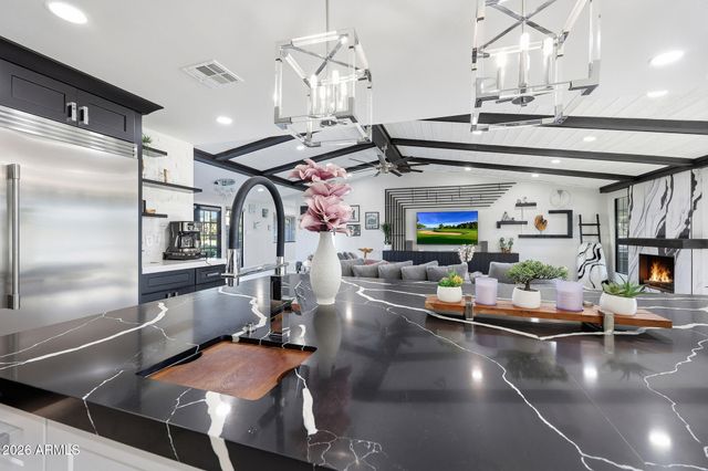 9026 N 67TH Street, Paradise Valley, AZ 85253