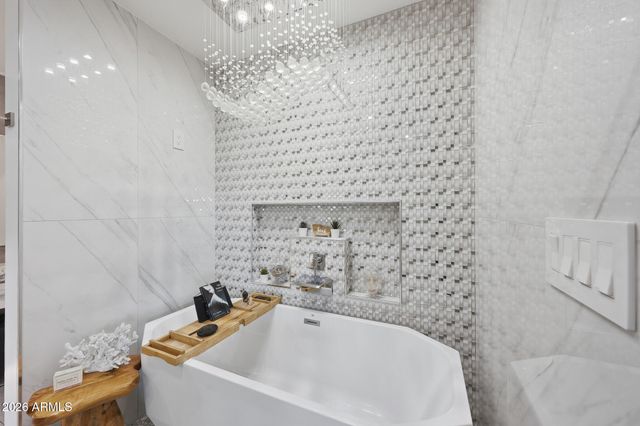 9026 N 67TH Street, Paradise Valley, AZ 85253