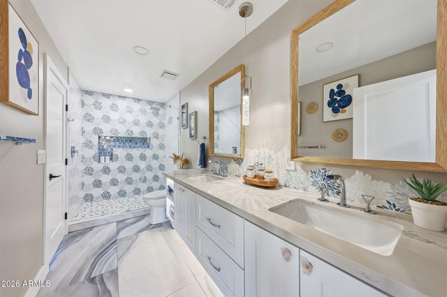 9026 N 67TH Street, Paradise Valley, AZ 85253