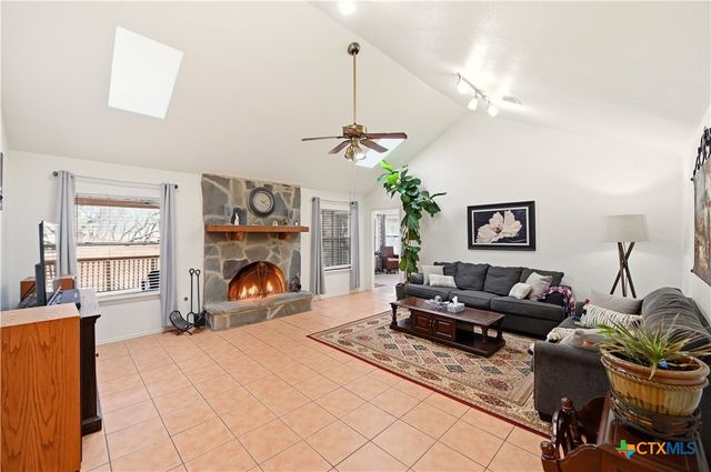 561 County Road 785, Natalia, TX 78059