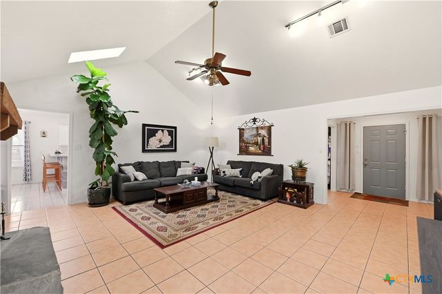 561 County Road 785, Natalia, TX 78059