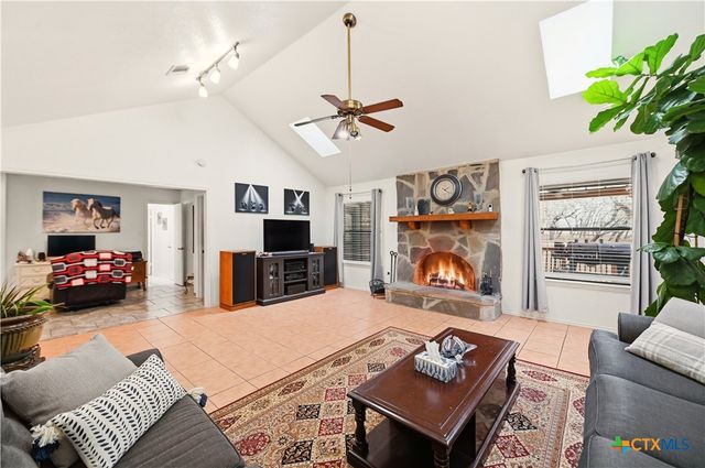 561 County Road 785, Natalia, TX 78059