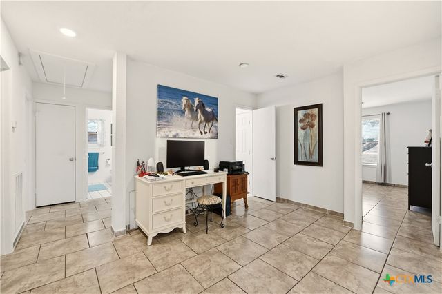 561 County Road 785, Natalia, TX 78059