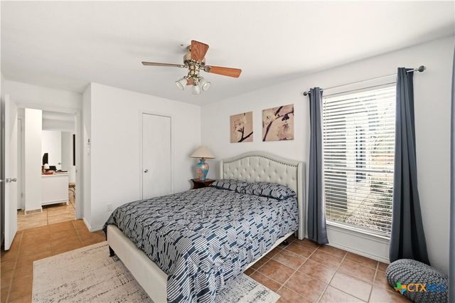 561 County Road 785, Natalia, TX 78059