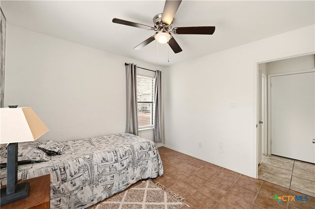 561 County Road 785, Natalia, TX 78059