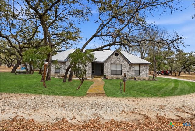 561 County Road 785, Natalia, TX 78059