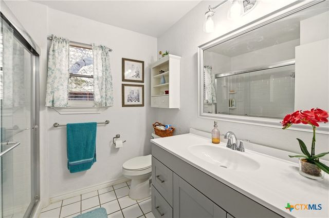 561 County Road 785, Natalia, TX 78059