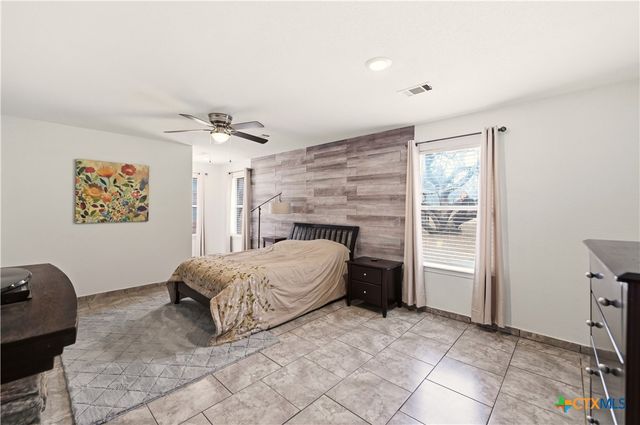 561 County Road 785, Natalia, TX 78059