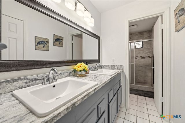 561 County Road 785, Natalia, TX 78059