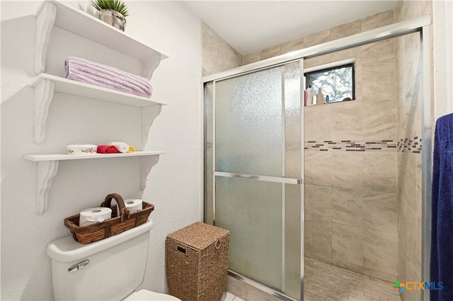 561 County Road 785, Natalia, TX 78059