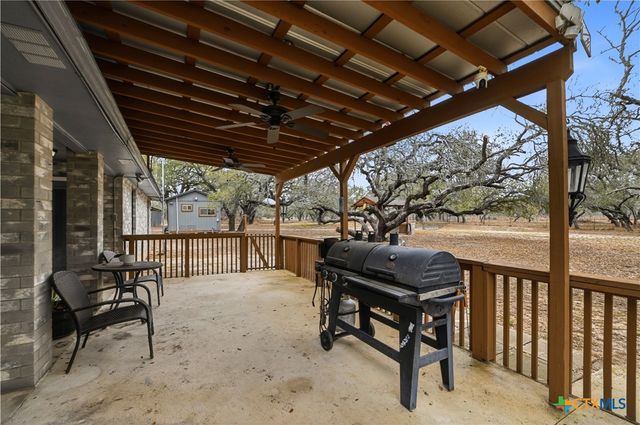 561 County Road 785, Natalia, TX 78059