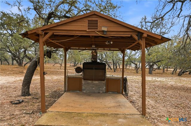 561 County Road 785, Natalia, TX 78059