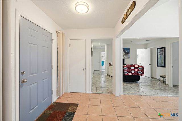 561 County Road 785, Natalia, TX 78059