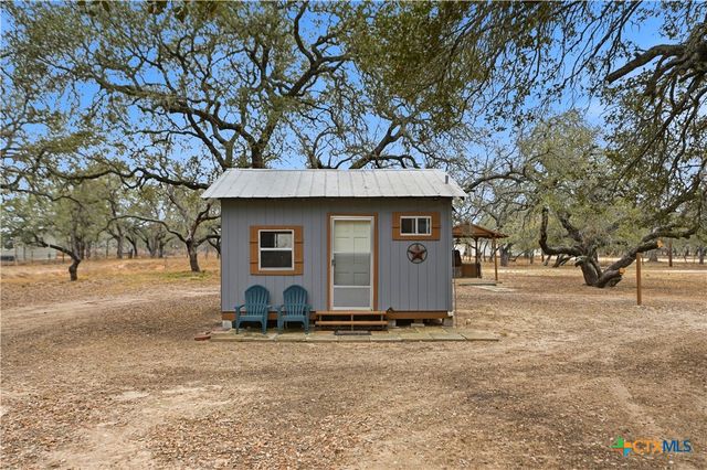 561 County Road 785, Natalia, TX 78059