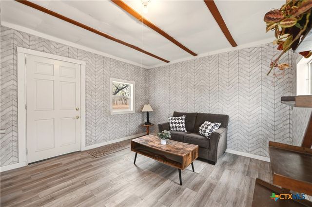 561 County Road 785, Natalia, TX 78059