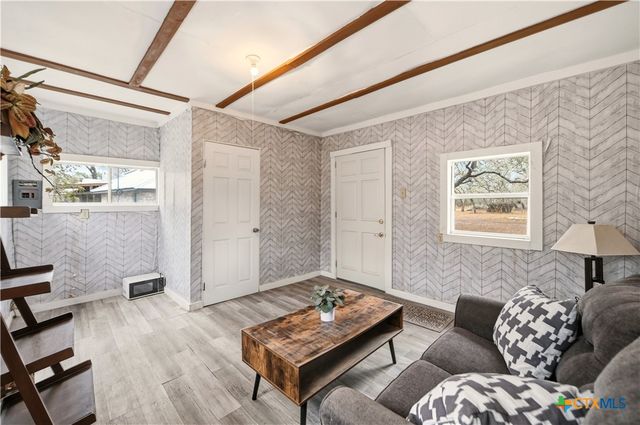 561 County Road 785, Natalia, TX 78059