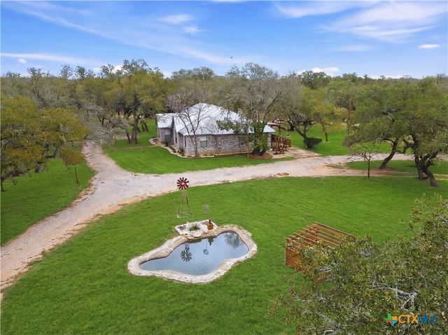 561 County Road 785, Natalia, TX 78059