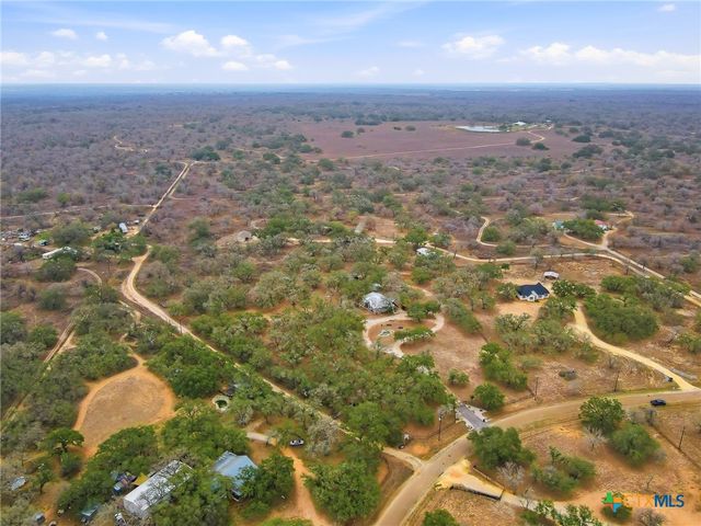 561 County Road 785, Natalia, TX 78059