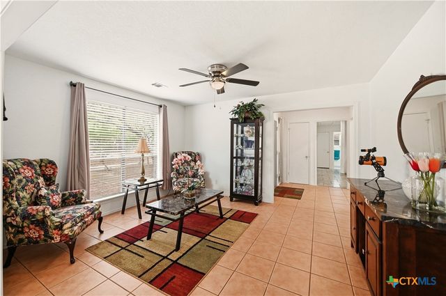 561 County Road 785, Natalia, TX 78059