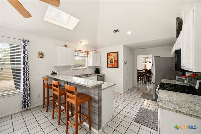 561 County Road 785, Natalia, TX 78059