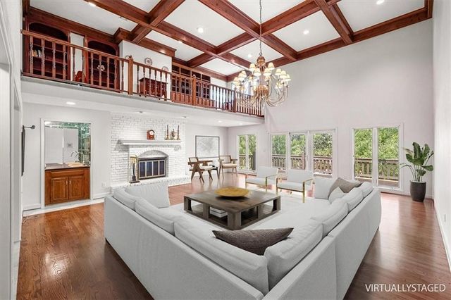3600 W 119th Terrace, Leawood, KS 66209