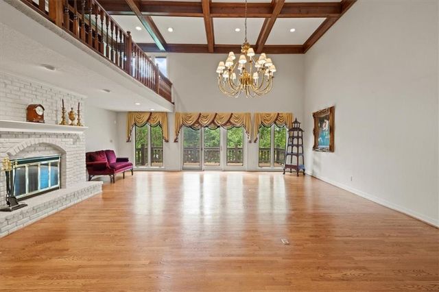 3600 W 119th Terrace, Leawood, KS 66209