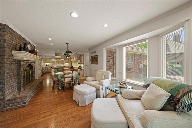 3600 W 119th Terrace, Leawood, KS 66209