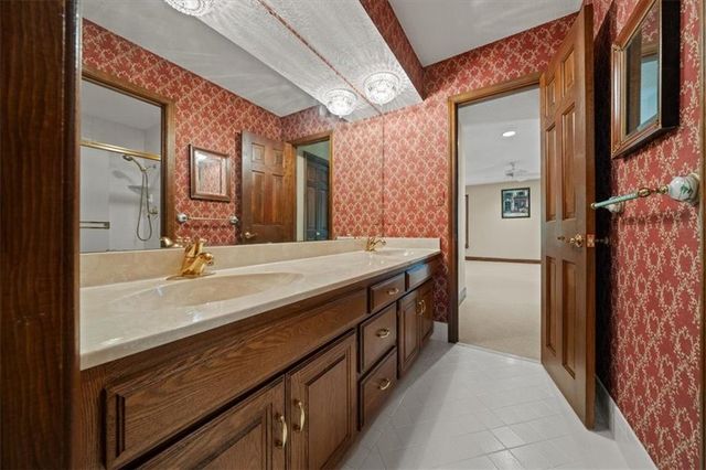 3600 W 119th Terrace, Leawood, KS 66209