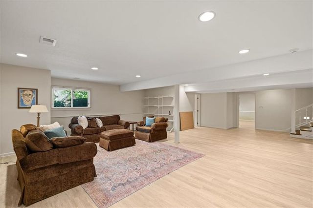 3600 W 119th Terrace, Leawood, KS 66209