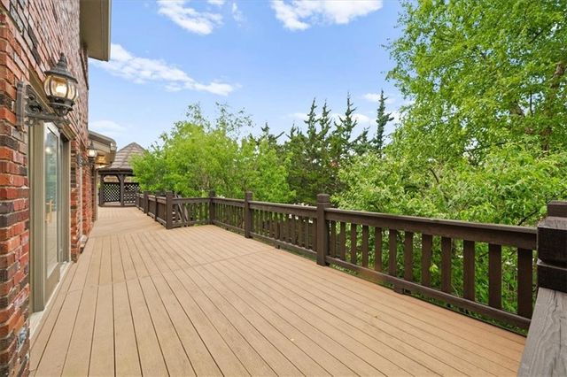 3600 W 119th Terrace, Leawood, KS 66209