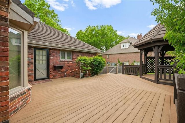 3600 W 119th Terrace, Leawood, KS 66209