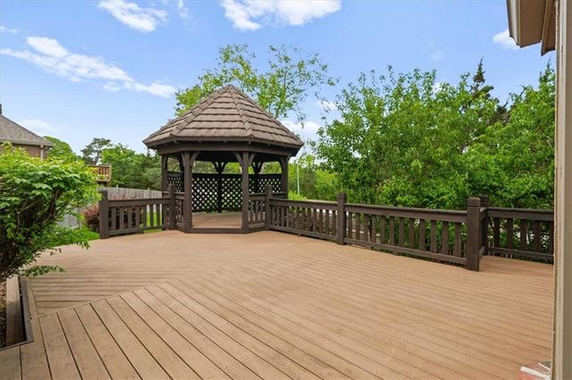 3600 W 119th Terrace, Leawood, KS 66209