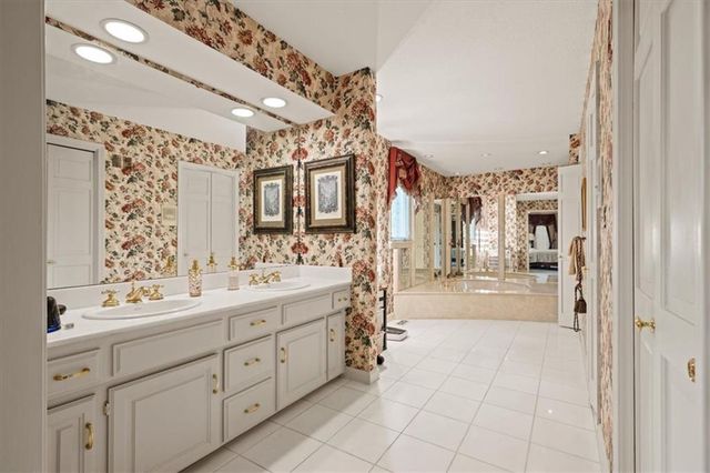 3600 W 119th Terrace, Leawood, KS 66209