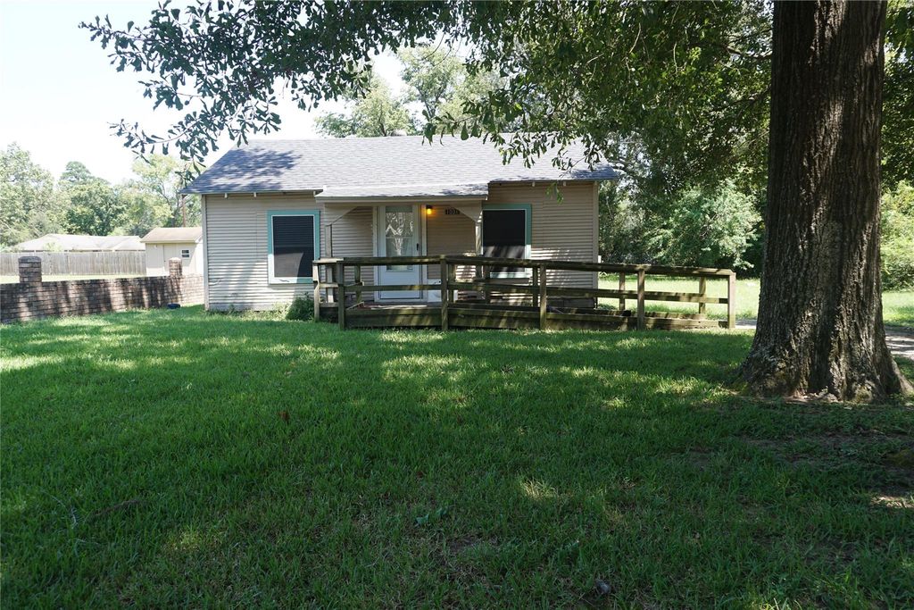 1031 S 5th Street, Willis, TX 77301