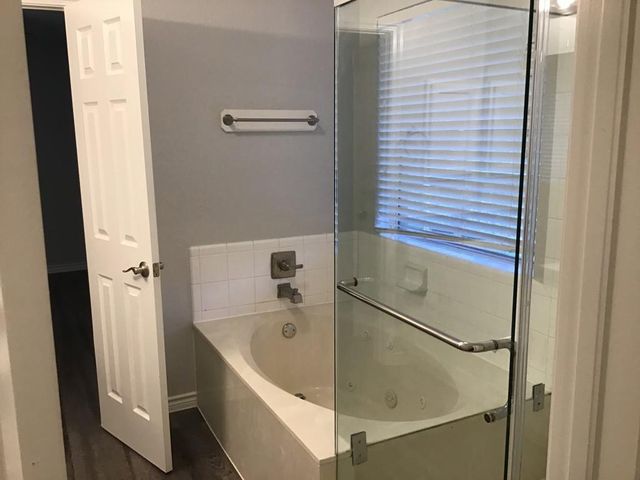 5010 Chase Mountain Drive, Bacliff, TX 77518