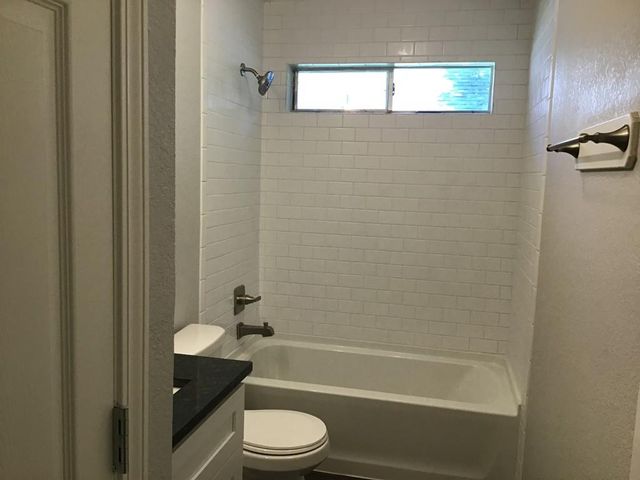 5010 Chase Mountain Drive, Bacliff, TX 77518