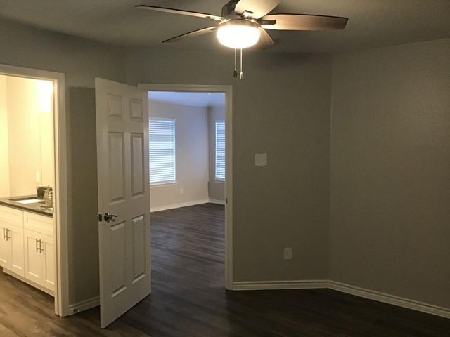 5010 Chase Mountain Drive, Bacliff, TX 77518