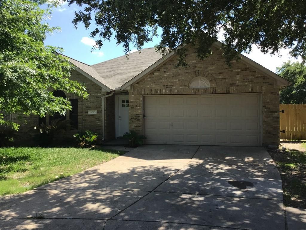 5010 Chase Mountain Drive, Bacliff, TX 77518