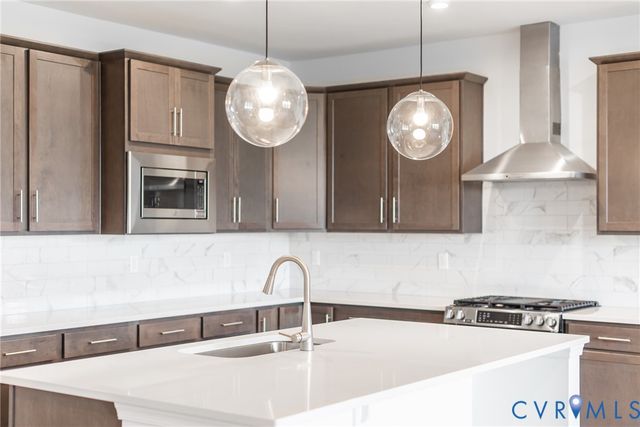 18740 Palisades Cove Trl, Moseley, VA 23120