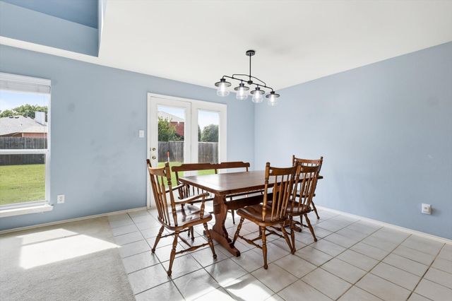 1703 Wolf Creek Drive, Arlington, TX 76018