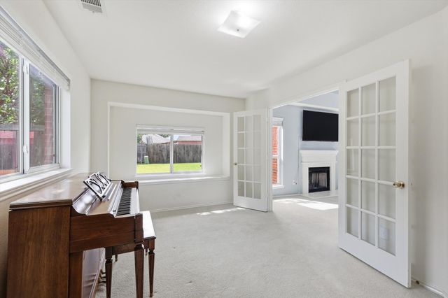 1703 Wolf Creek Drive, Arlington, TX 76018
